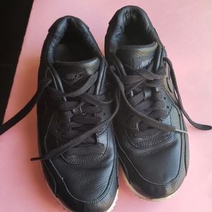 Nike air max boys and girls tennis shoes size 6/5